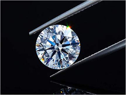 Colorless moissanite stone