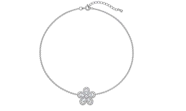 Flower link chain in sterling silver with a polished finish